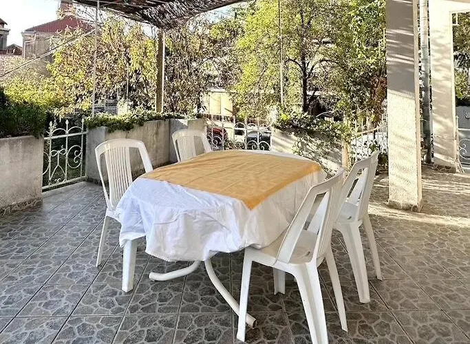 Apartament Lekse Near Aci
